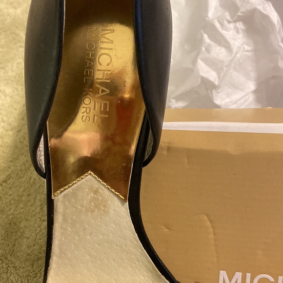 Michael Kors Black Pumps-9.5M - Picture 2 of 9